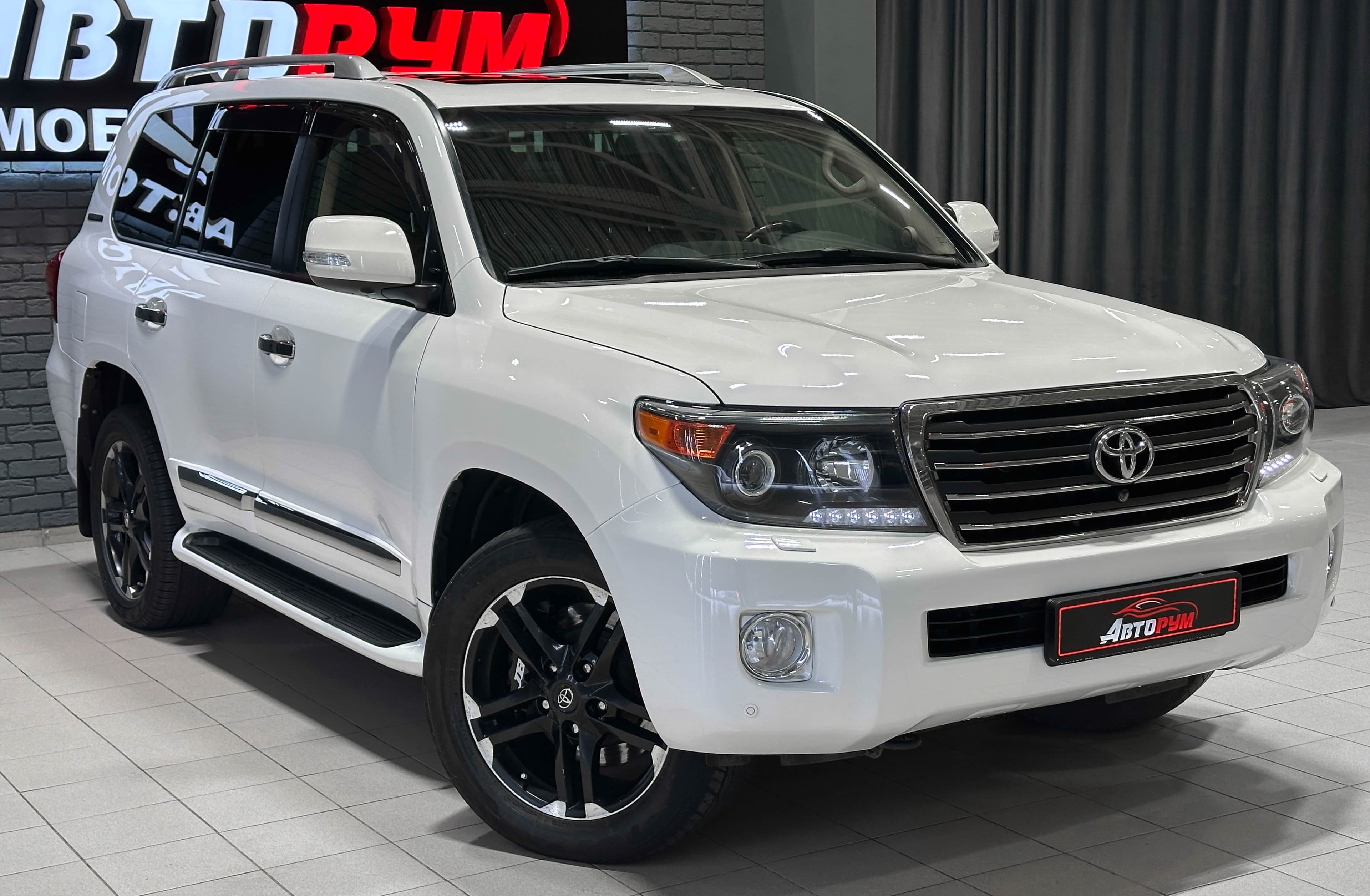 Toyota Land Cruiser 200 - 5